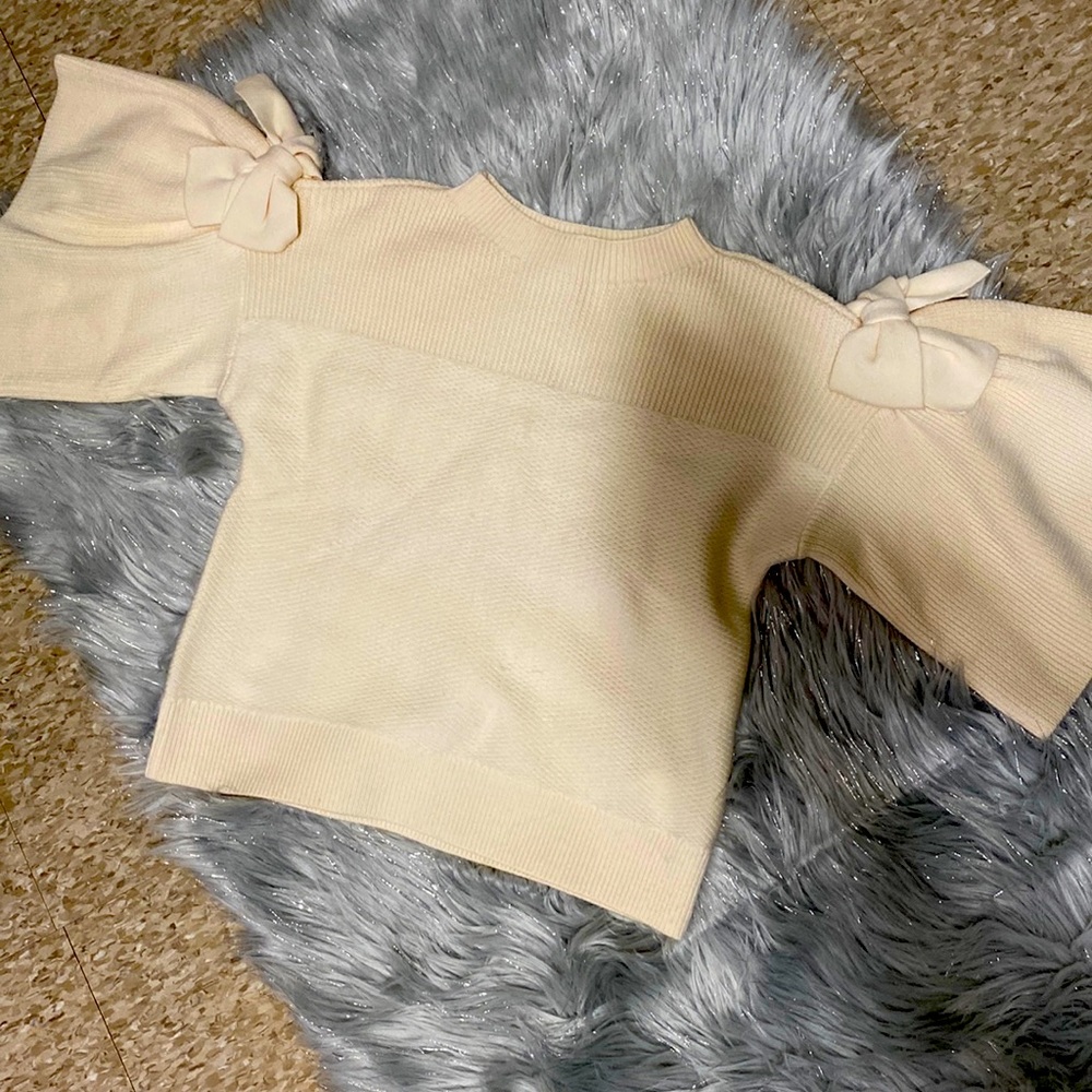 A beautiful Club Monaco sweater, size small